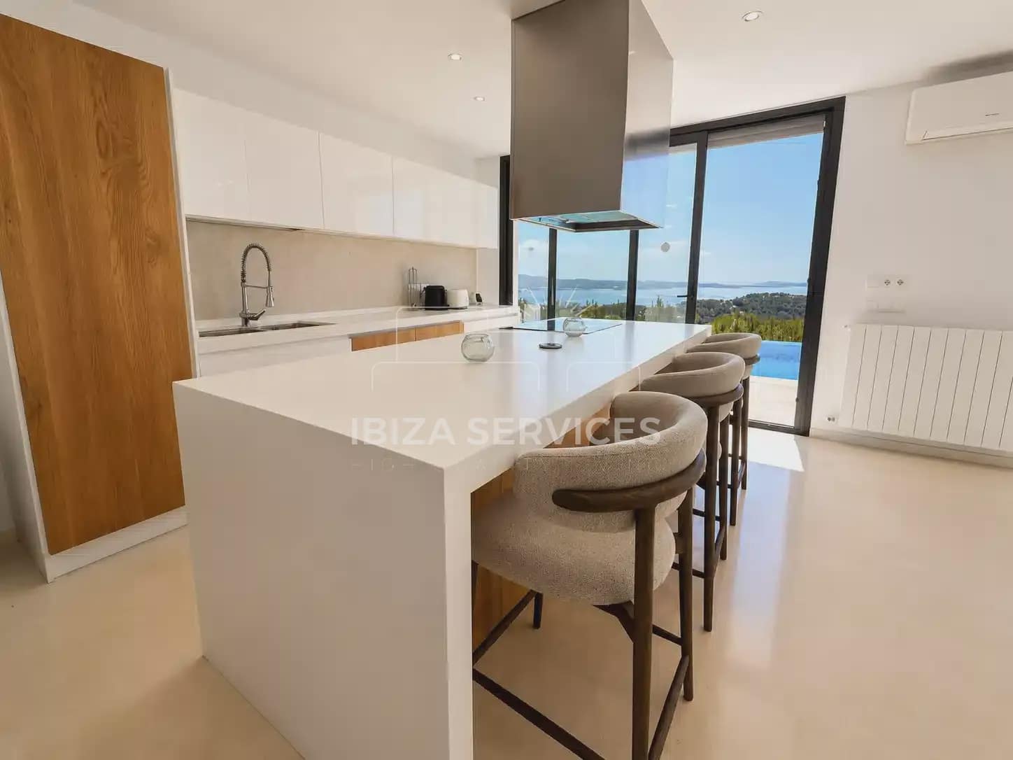 5 bedroom Villa for rent in Cala Salada with pool garage - € 14,000 (Ref: 9834808)