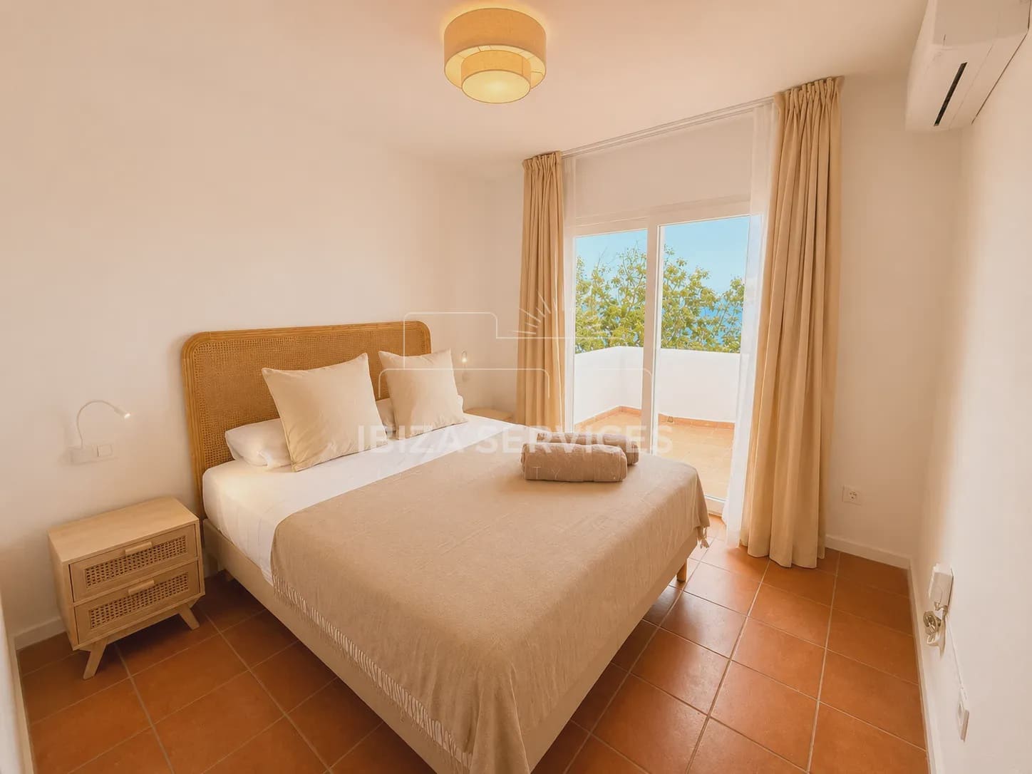 3 soveværelse Villa til leje i Talamanca med swimmingpool garage - € 12.000 (Ref: 9844215)