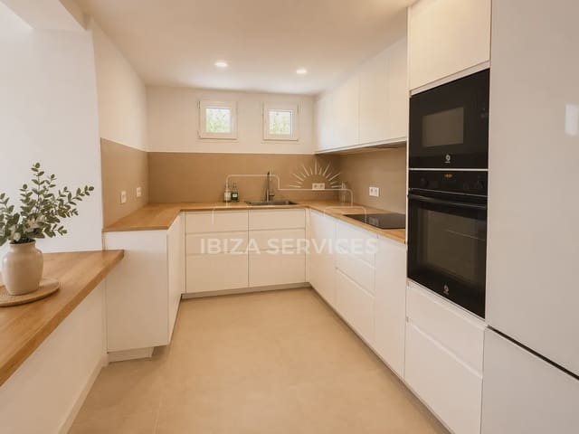 3 soveværelse Villa til leje i Talamanca, Ibiza by med swimmingpool garage - € 12.000 (Ref: 9844215)