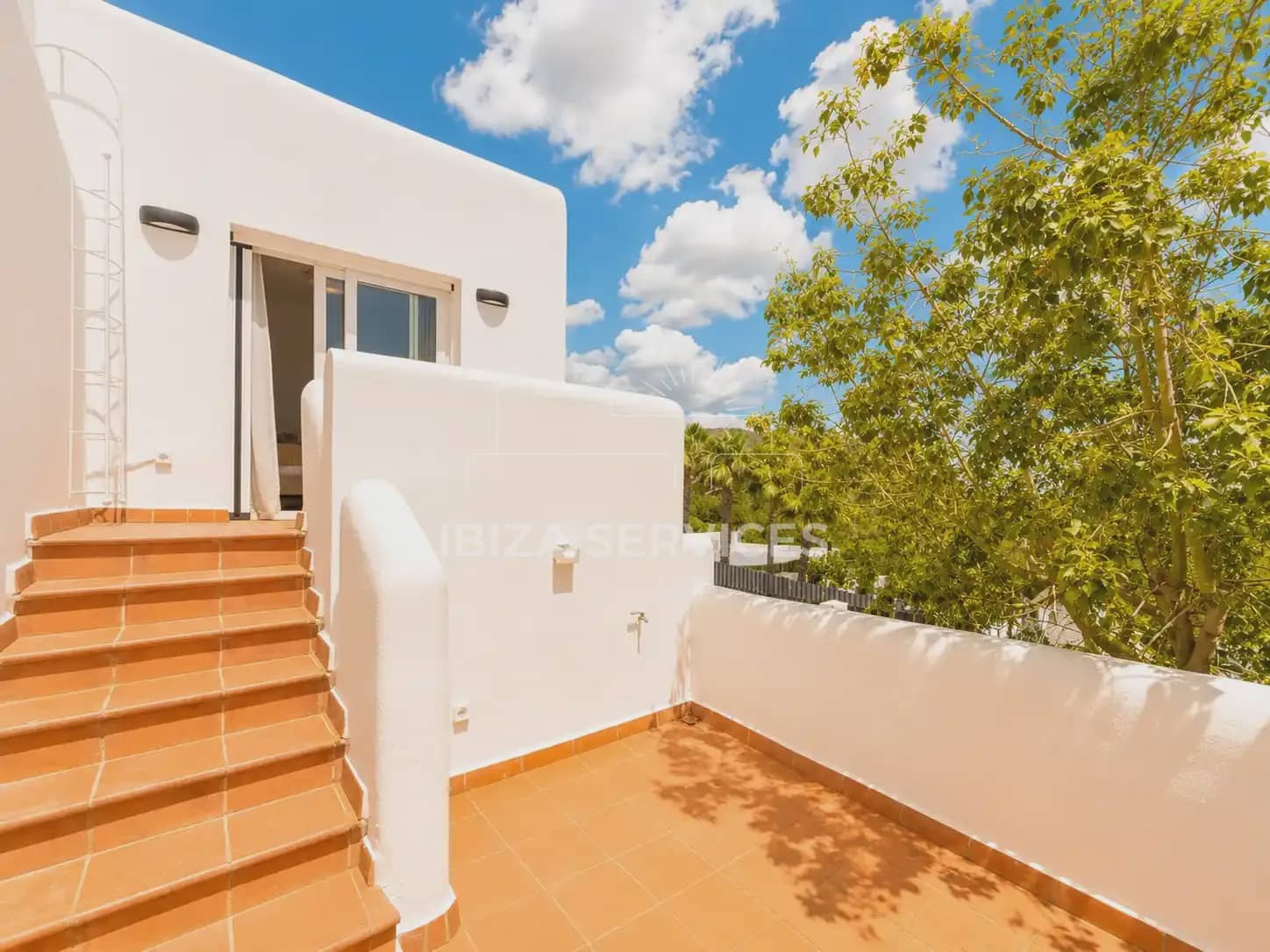 3 soveværelse Villa til leje i Talamanca med swimmingpool garage - € 12.000 (Ref: 9844215)
