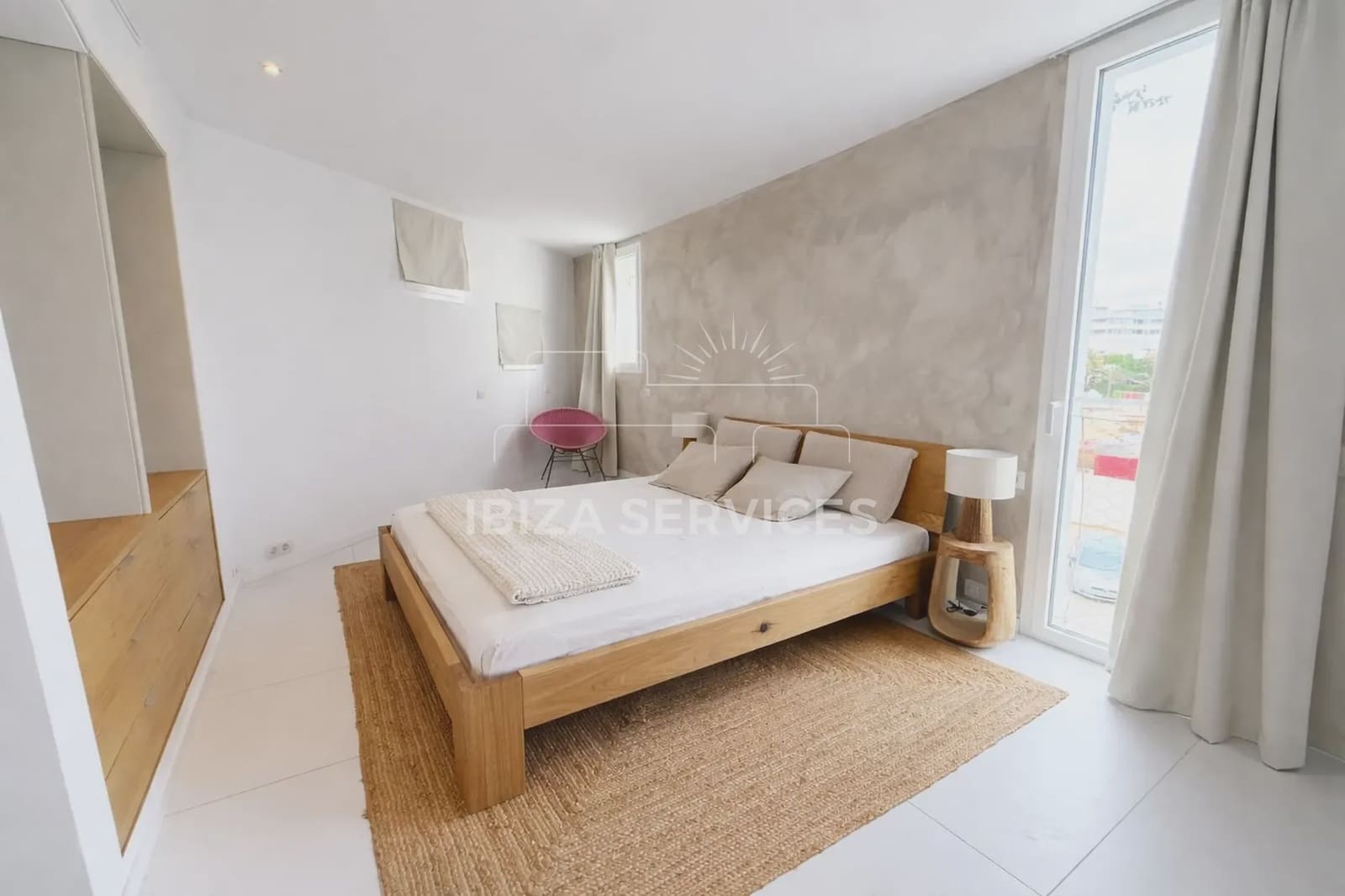 1 slaapkamer Appartement te huur in Talamanca met zwembad garage - € 3.500 (Ref: 9856259)