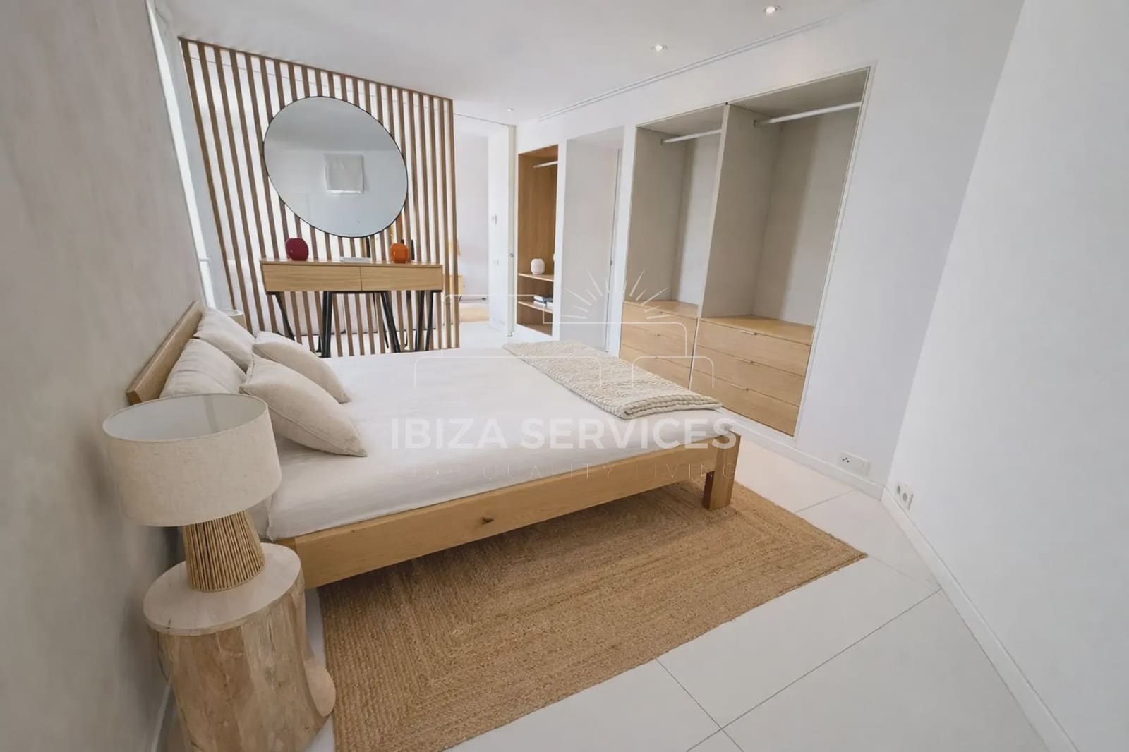 1 slaapkamer Appartement te huur in Talamanca met zwembad garage - € 3.500 (Ref: 9856259)