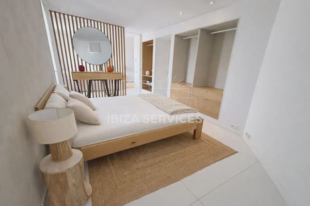 1 slaapkamer Appartement te huur in Talamanca, Ibiza dorp met zwembad garage - € 3.500 (Ref: 9856259)