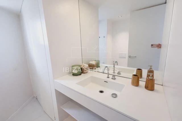 1 slaapkamer Appartement te huur in Talamanca, Ibiza dorp met zwembad garage - € 3.500 (Ref: 9856259)