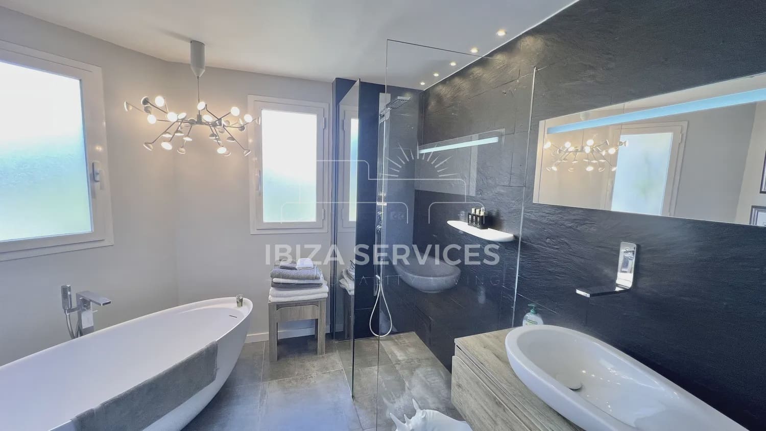 3 soverom Leilighet til salgs i Santa Eulalia / Santa Eularia med svømmebasseng garasje - € 849 000 (Ref: 9875507)