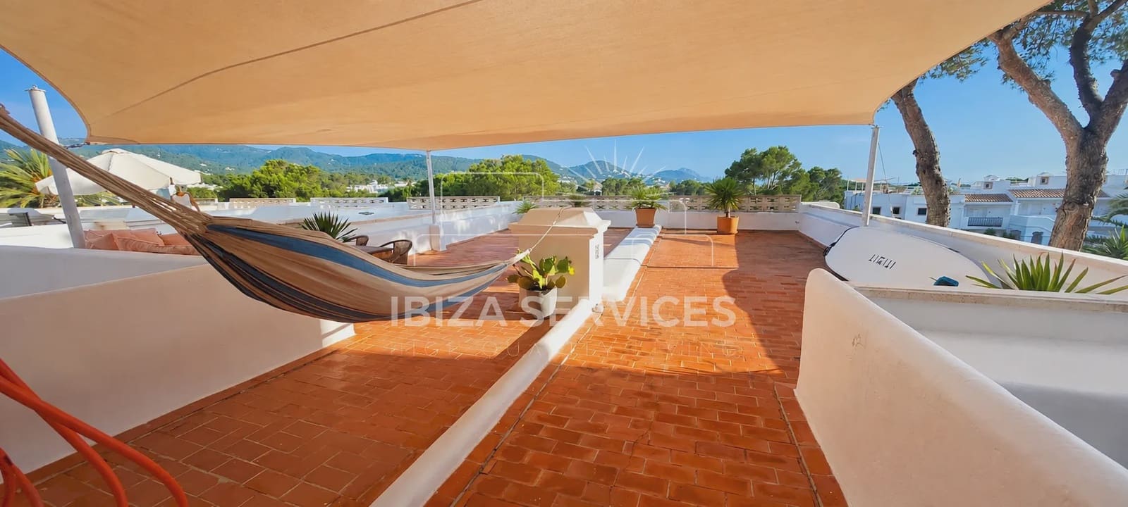 Apartamento de 3 habitaciones en Cala Tarida en venta con piscina - 690.000 € (Ref: 9898466)