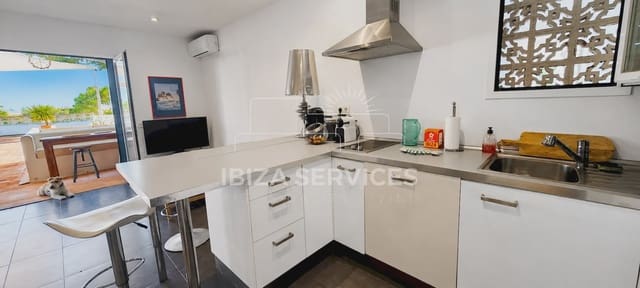 Apartamento de 3 habitaciones en Cala Tarida, San Jose / Sant Josep de Sa Talaia en venta con piscina - 690.000 € (Ref: 9898466)