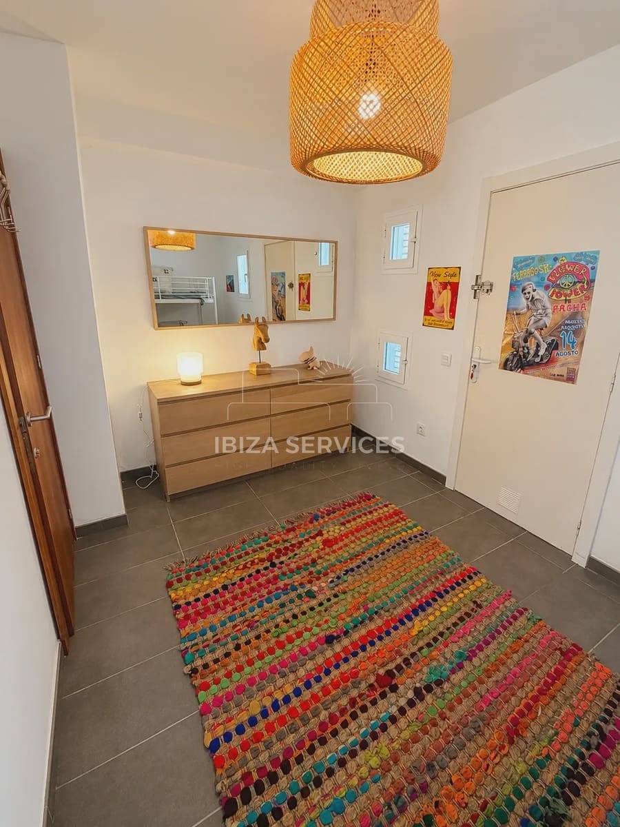 Apartamento de 3 habitaciones en Cala Tarida en venta con piscina - 690.000 € (Ref: 9898466)