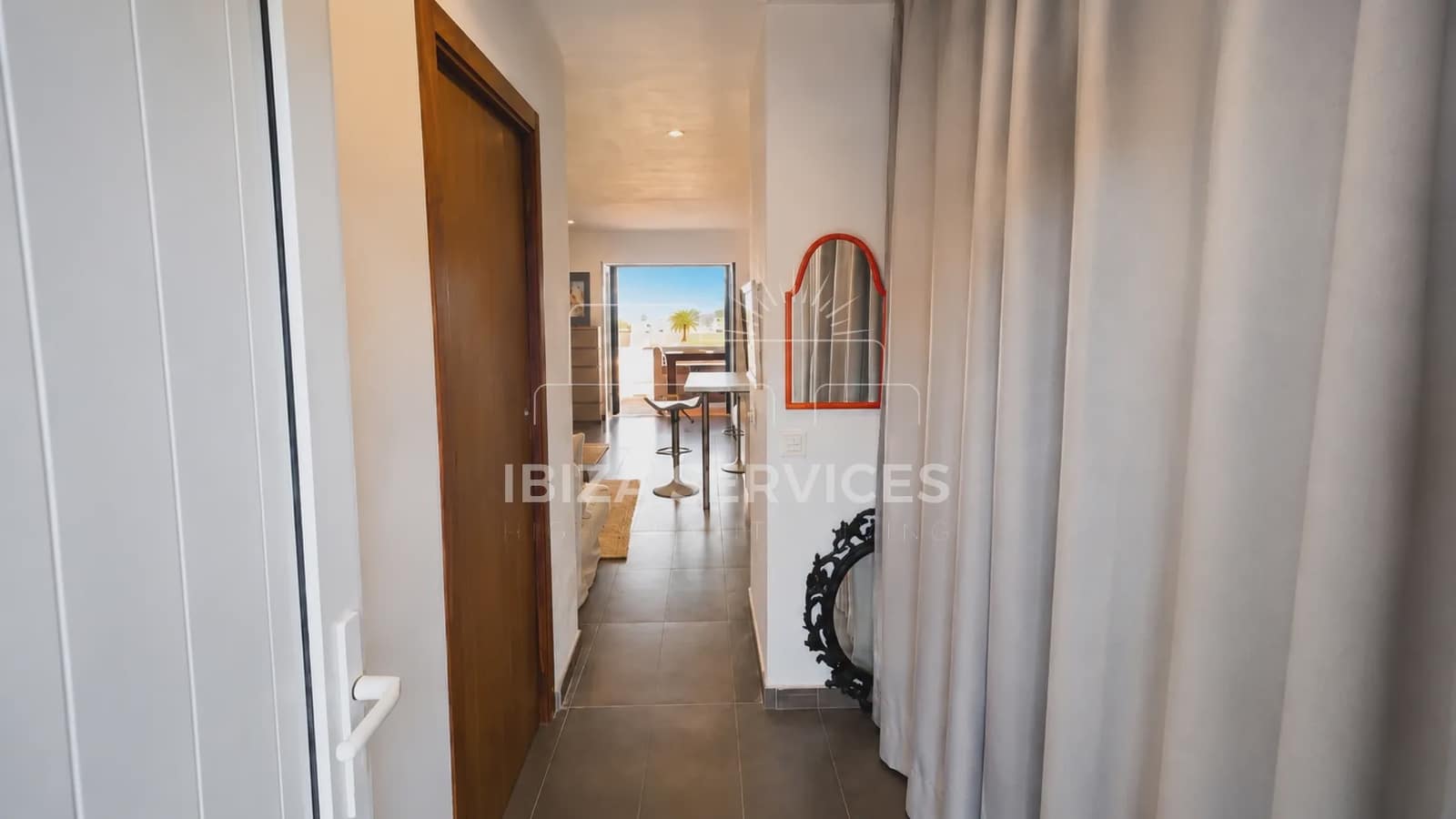 Apartamento de 3 habitaciones en Cala Tarida en venta con piscina - 690.000 € (Ref: 9898466)