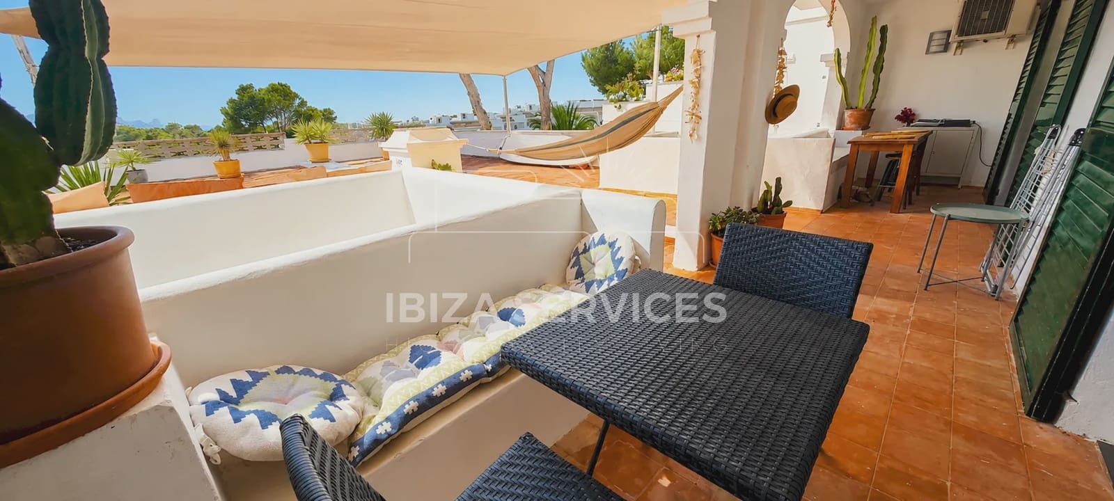 Apartamento de 3 habitaciones en Cala Tarida en venta con piscina - 690.000 € (Ref: 9898466)