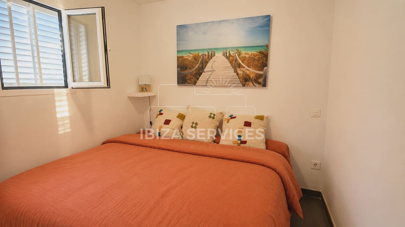 Apartamento de 3 habitaciones en Cala Tarida en venta con piscina - 690.000 € (Ref: 9898466)