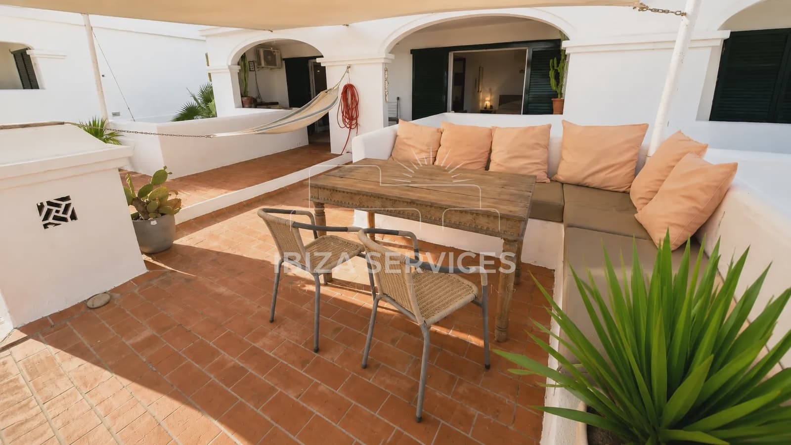Apartamento de 3 habitaciones en Cala Tarida en venta con piscina - 690.000 € (Ref: 9898466)