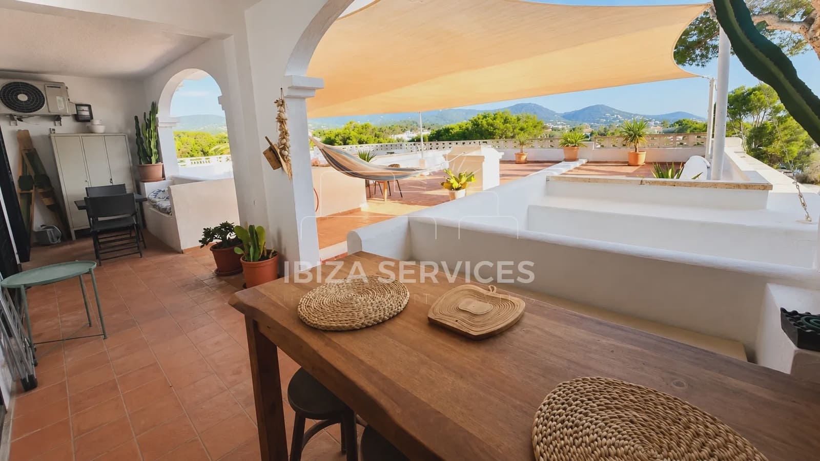 Apartamento de 3 habitaciones en Cala Tarida en venta con piscina - 690.000 € (Ref: 9898466)