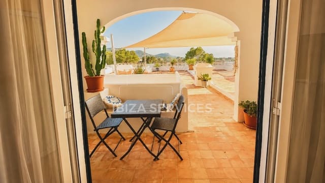 Apartamento de 3 habitaciones en Cala Tarida, San Jose / Sant Josep de Sa Talaia en venta con piscina - 690.000 € (Ref: 9898466)