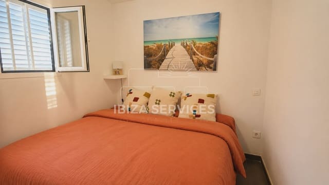 Apartamento de 3 habitaciones en Cala Tarida, San Jose / Sant Josep de Sa Talaia en venta con piscina - 690.000 € (Ref: 9898466)