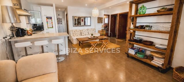 Apartamento de 3 habitaciones en Cala Tarida, San Jose / Sant Josep de Sa Talaia en venta con piscina - 690.000 € (Ref: 9898466)