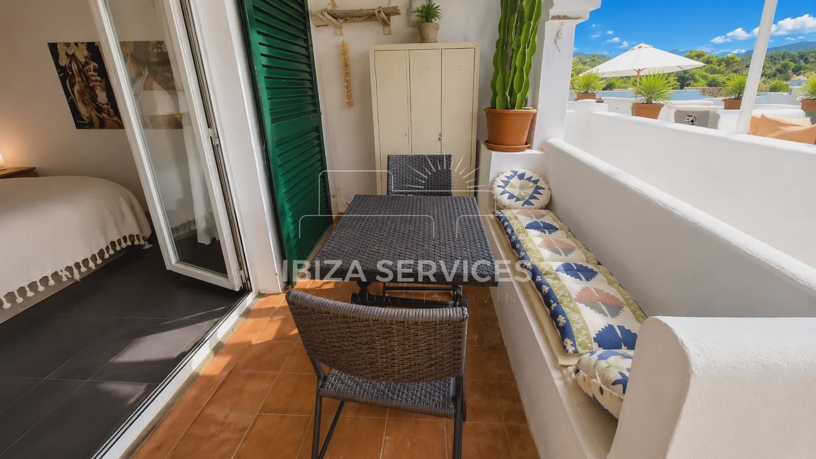 Apartamento de 3 habitaciones en Cala Tarida en venta con piscina - 690.000 € (Ref: 9898466)