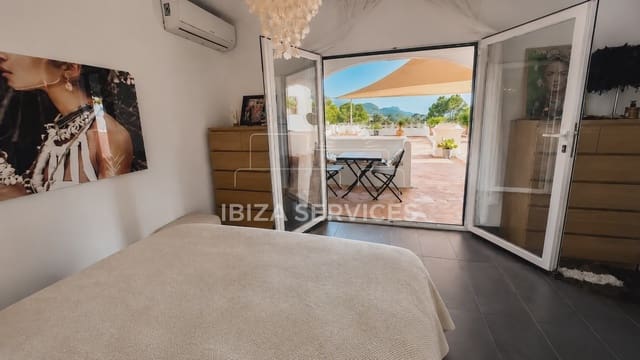 Apartamento de 3 habitaciones en Cala Tarida, San Jose / Sant Josep de Sa Talaia en venta con piscina - 690.000 € (Ref: 9898466)