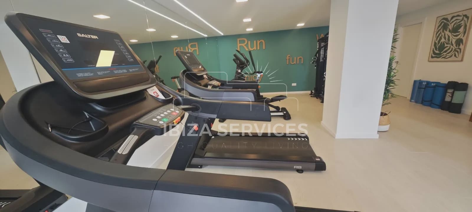 3 bedroom Apartment for rent in Playa d'en Bossa with pool garage - € 3,750 (Ref: 9964521)