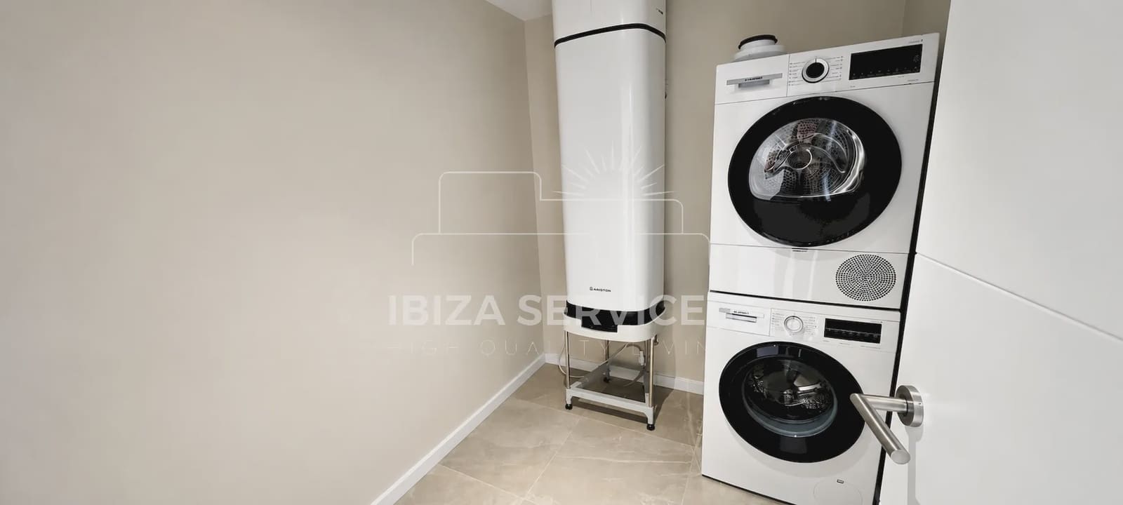 3 bedroom Apartment for rent in Playa d'en Bossa with pool garage - € 3,750 (Ref: 9964521)