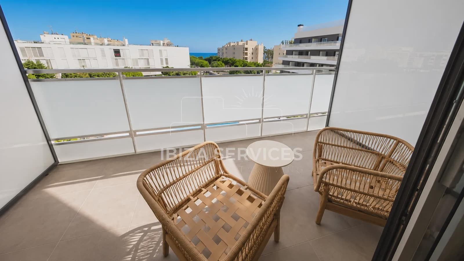 3 bedroom Apartment for rent in Playa d'en Bossa with pool garage - € 3,750 (Ref: 9964521)