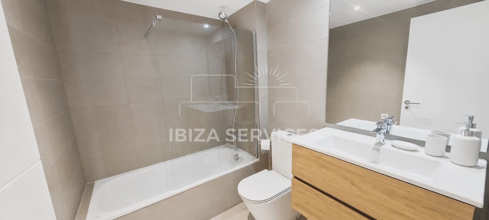 3 bedroom Apartment for rent in Playa d'en Bossa with pool garage - € 3,750 (Ref: 9964521)