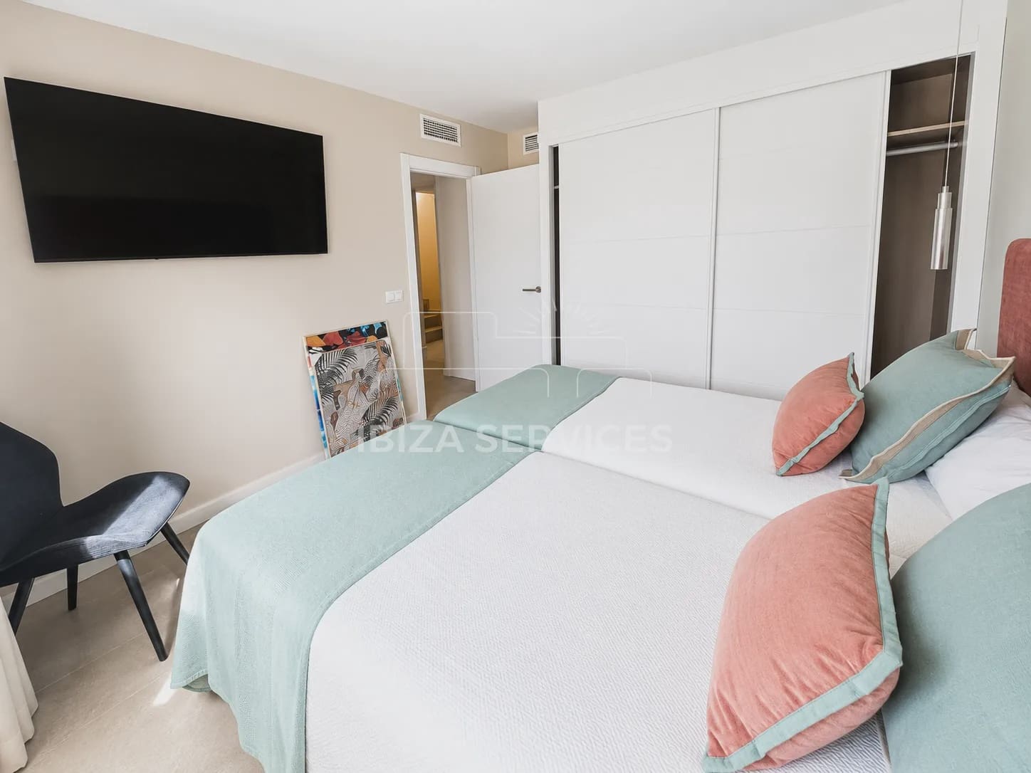 3 bedroom Apartment for rent in Playa d'en Bossa with pool garage - € 3,750 (Ref: 9964521)