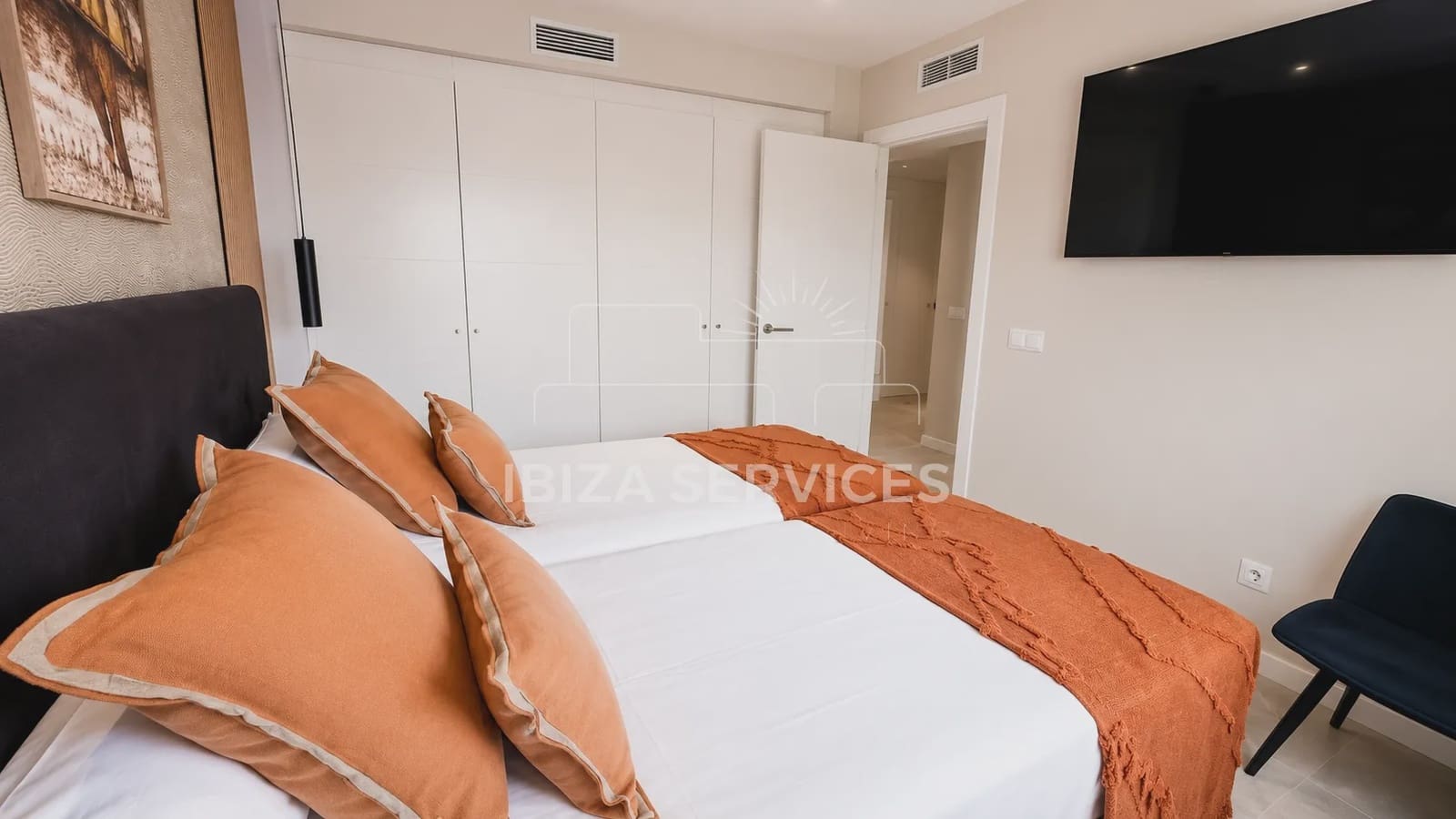 3 bedroom Apartment for rent in Playa d'en Bossa with pool garage - € 3,750 (Ref: 9964521)