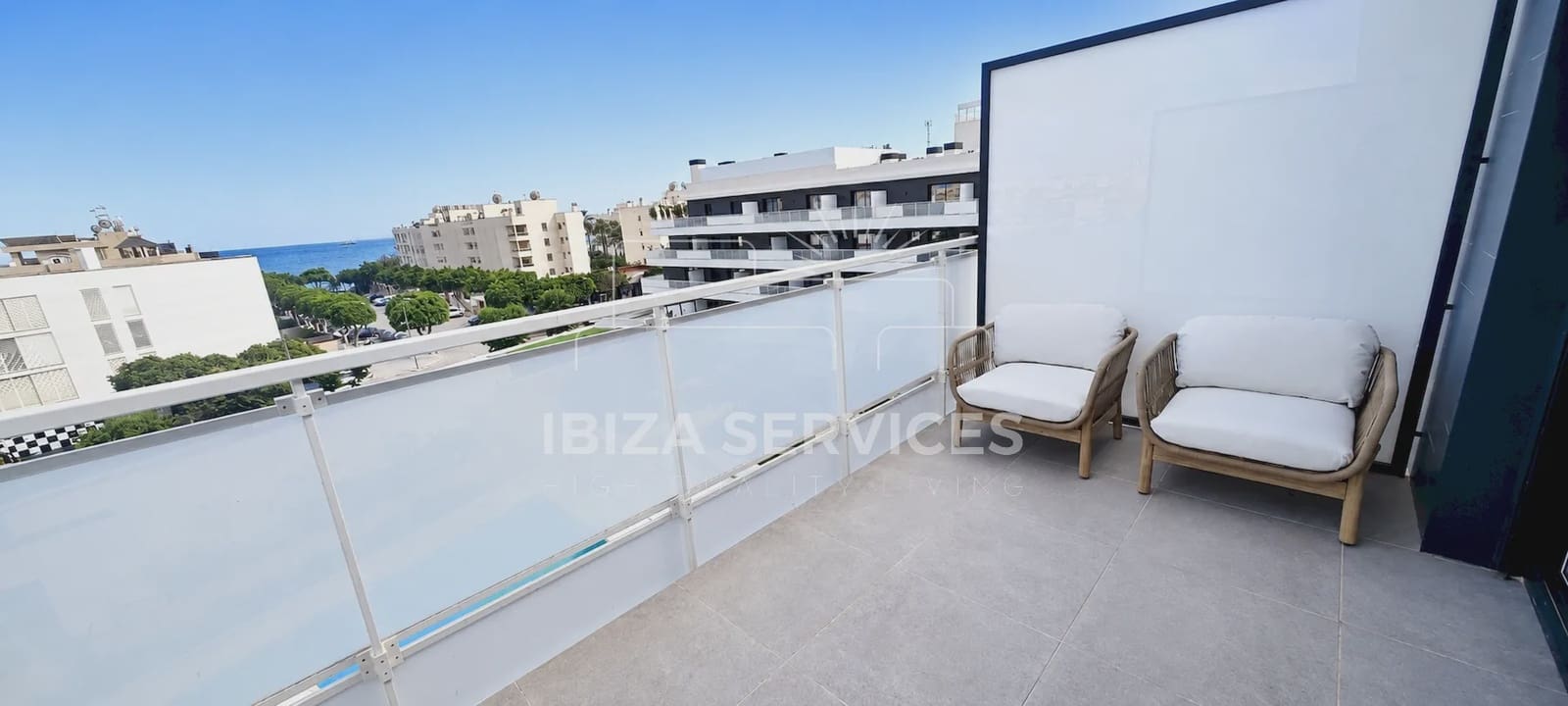3 bedroom Apartment for rent in Playa d'en Bossa with pool garage - € 3,750 (Ref: 9964521)