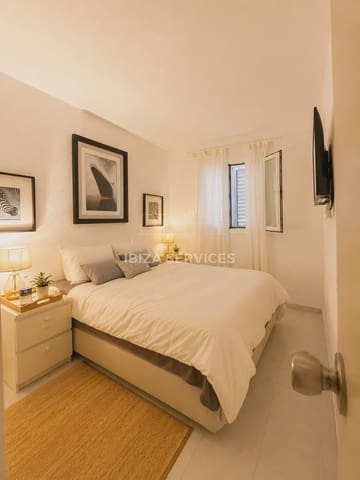 1 soveværelse Lejlighed til salg i La Siesta, Santa Eulalia / Santa Eularia med swimmingpool - € 320.000 (Ref: 9974301)