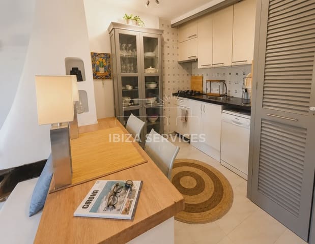 1 soveværelse Lejlighed til salg i La Siesta, Santa Eulalia / Santa Eularia med swimmingpool - € 320.000 (Ref: 9974301)
