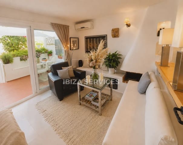 1 soveværelse Lejlighed til salg i La Siesta, Santa Eulalia / Santa Eularia med swimmingpool - € 320.000 (Ref: 9974301)