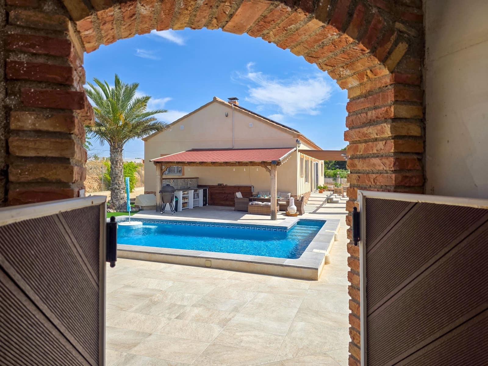 3 bedroom Villa for sale in Pinoso with pool garage - € 329,500 (Ref: 10004999)