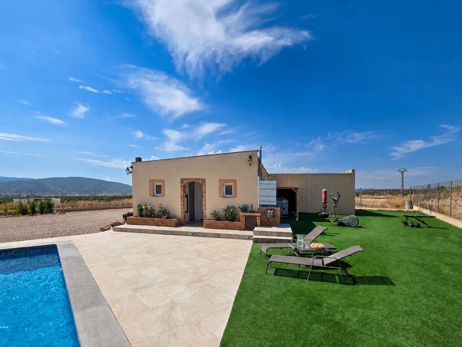 3 bedroom Villa for sale in Pinoso with pool garage - € 329,500 (Ref: 10004999)