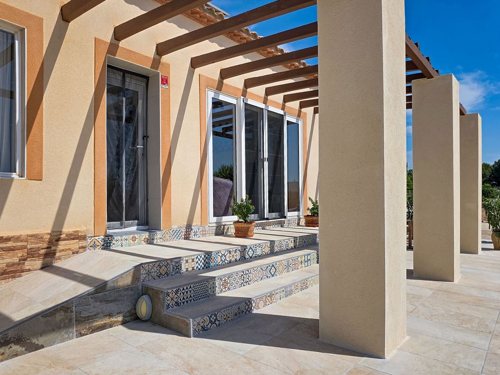 3 bedroom Villa for sale in Pinoso with pool garage - € 329,500 (Ref: 10004999)