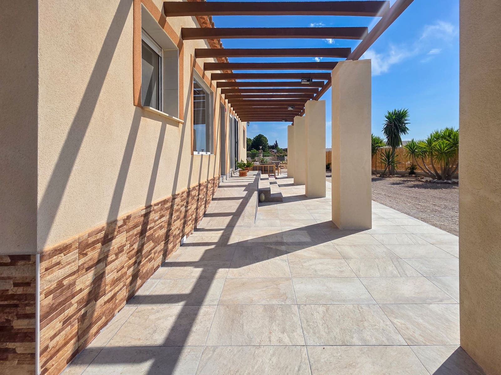 3 bedroom Villa for sale in Pinoso with pool garage - € 329,500 (Ref: 10004999)