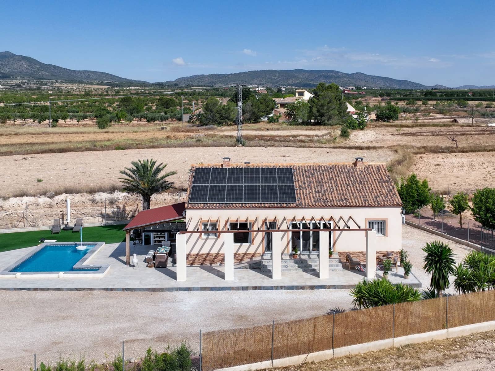 3 bedroom Villa for sale in Pinoso with pool garage - € 329,500 (Ref: 10004999)