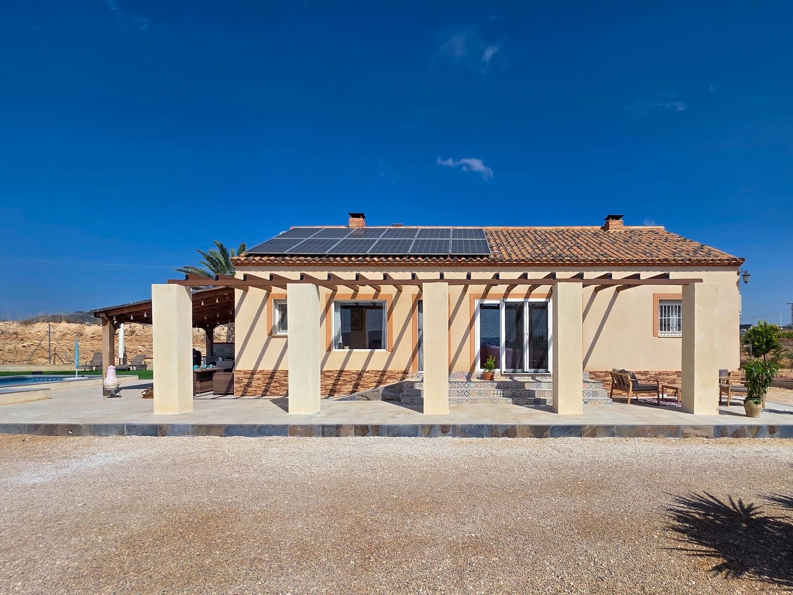 3 bedroom Villa for sale in Pinoso with pool garage - € 329,500 (Ref: 10004999)