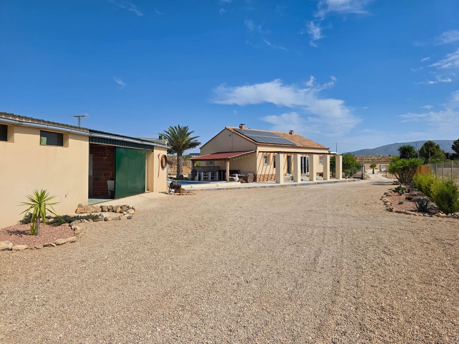 3 bedroom Villa for sale in Pinoso with pool garage - € 329,500 (Ref: 10004999)