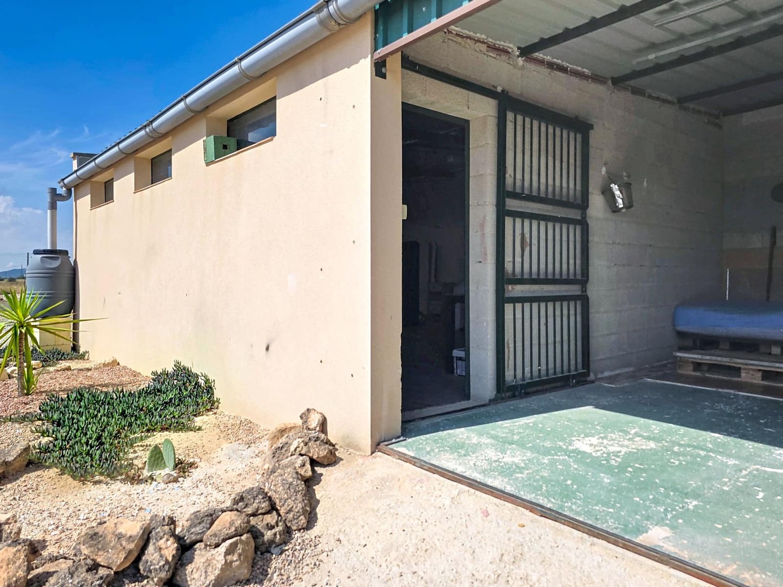 3 bedroom Villa for sale in Pinoso with pool garage - € 329,500 (Ref: 10004999)