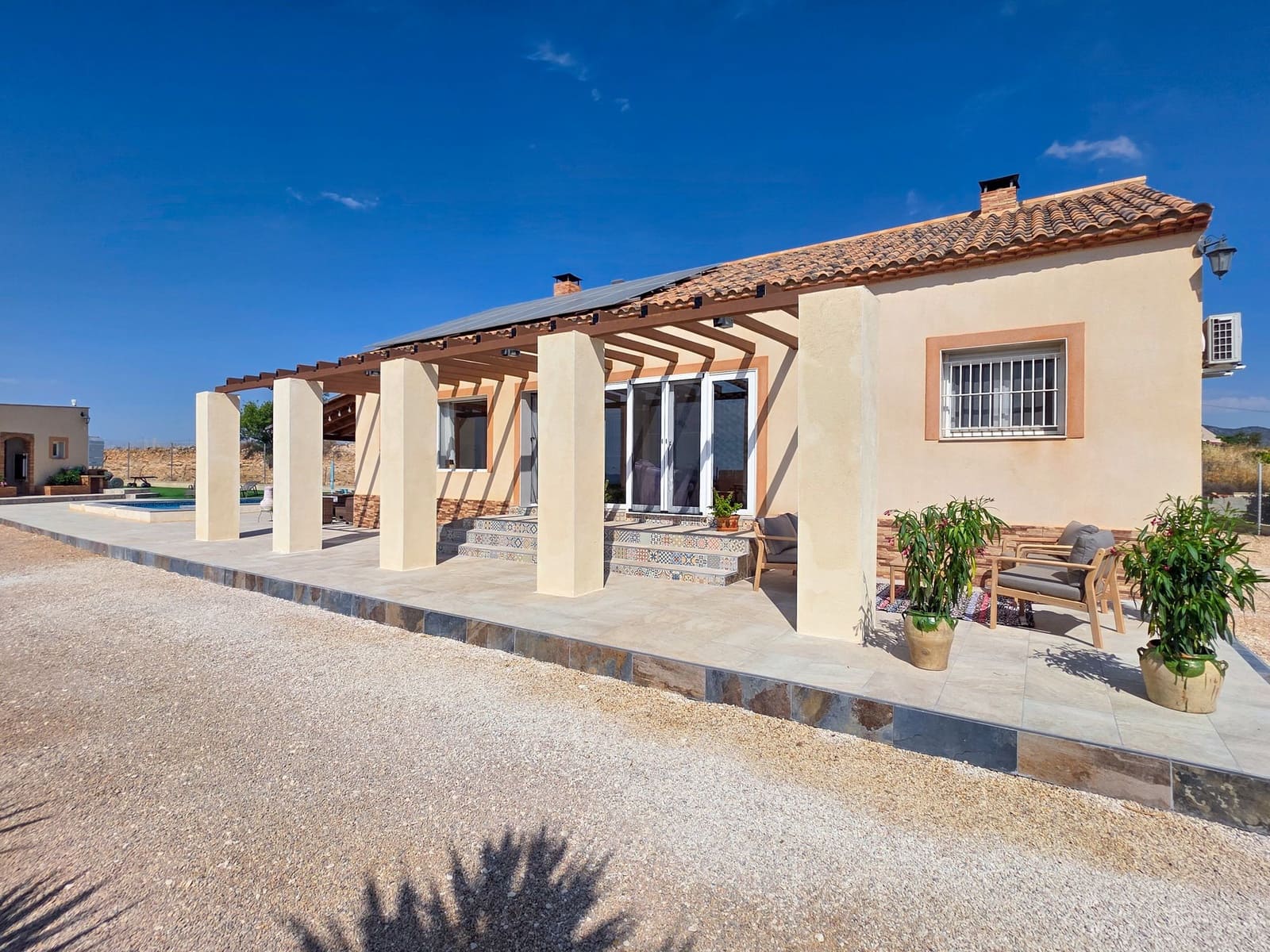 3 bedroom Villa for sale in Pinoso with pool garage - € 329,500 (Ref: 10004999)