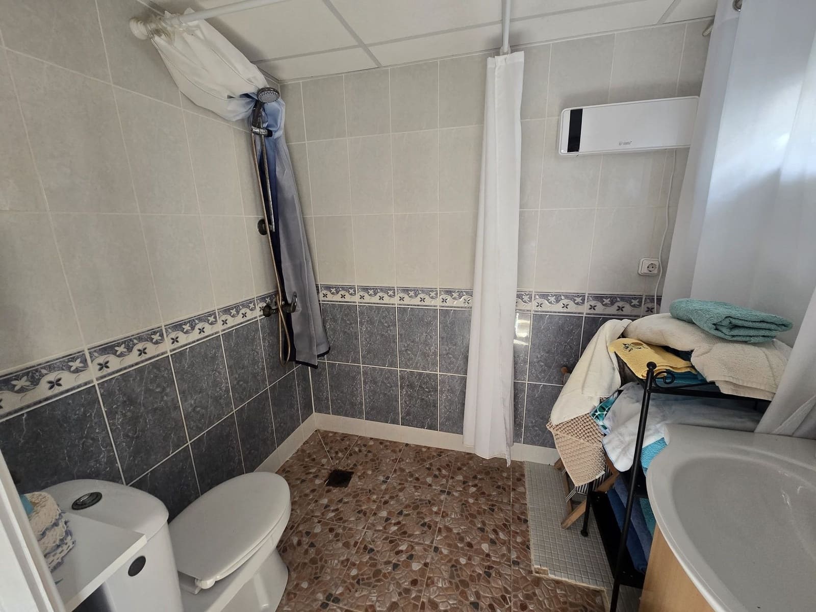 3 bedroom Townhouse for sale in Pinoso with pool - € 95,000 (Ref: 10021212)