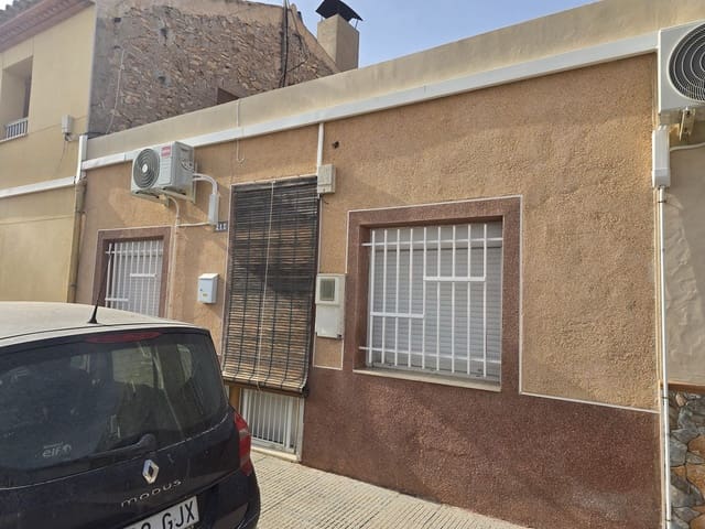 3 bedroom Townhouse for sale in Pinoso with pool - € 95,000 (Ref: 10021212)