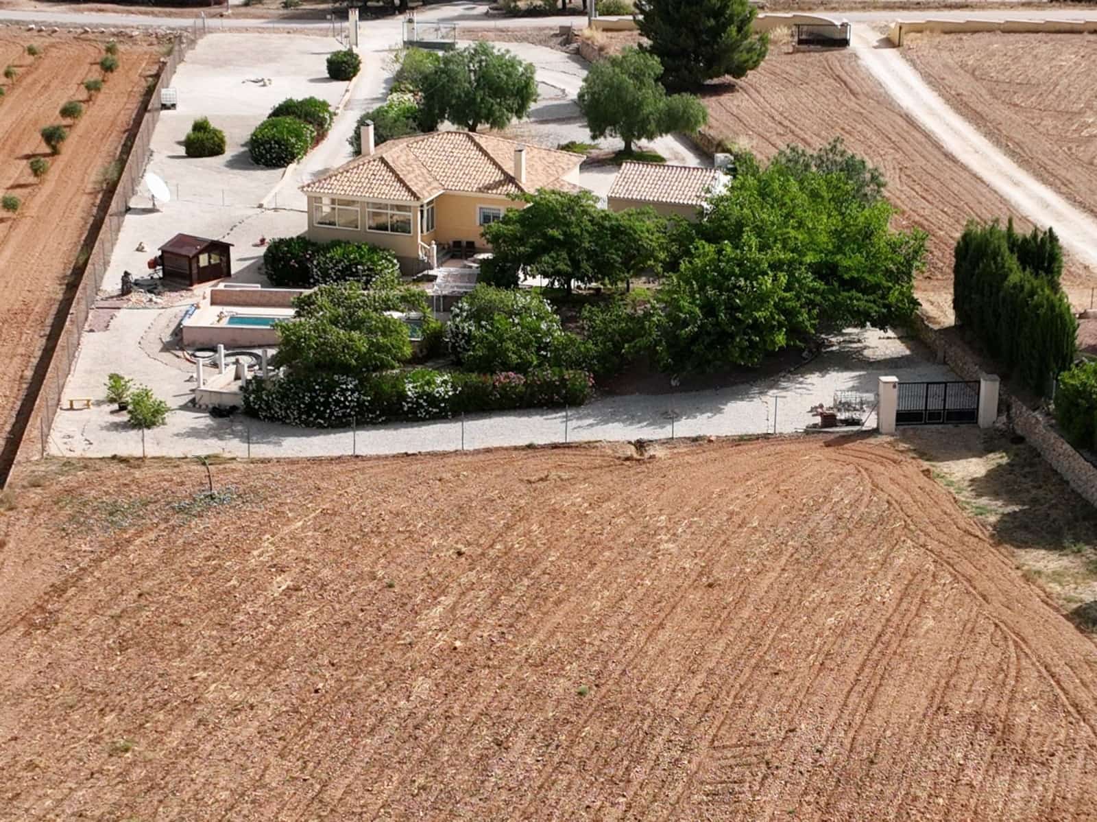 3 chambre Villa/Maison à vendre à Pinoso avec piscine garage - 329 500 € (Ref: 10022997)