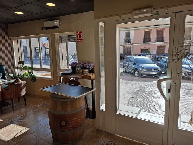 Kommersiell till salu i Pinoso med pool - 60 000 € (Ref: 10022998)