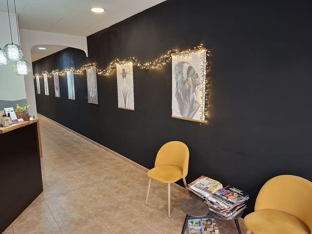 Kommersiell till salu i Pinoso med pool - 25 000 € (Ref: 10022999)