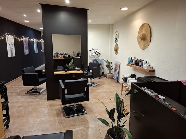 Kommersiell till salu i Pinoso med pool - 25 000 € (Ref: 10022999)