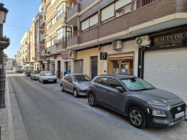 Kommersiell till salu i Pinoso med pool - 25 000 € (Ref: 10022999)