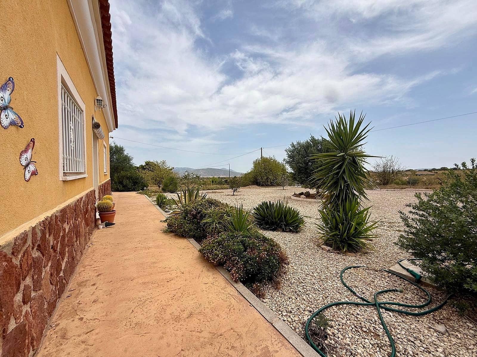 3 sovrum Villa till salu i Pinoso med pool garage - 299 995 € (Ref: 10026733)