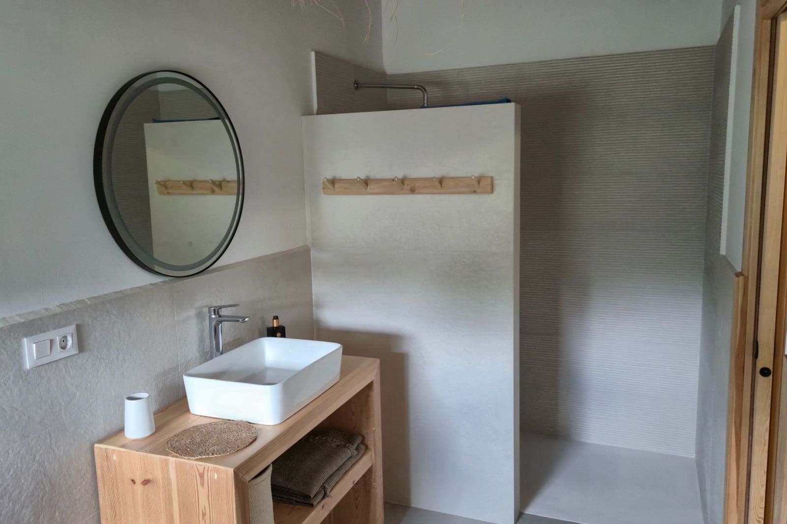 5 slaapkamer Commercieel te koop in Almansa met zwembad garage - € 749.000 (Ref: 10031462)